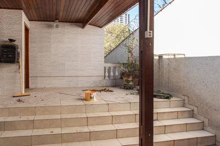 Casa para alugar com 342m², 4 quartos e 4 vagas Casa para alugar com 342m², 4 quartos e 4 vagasQuintal