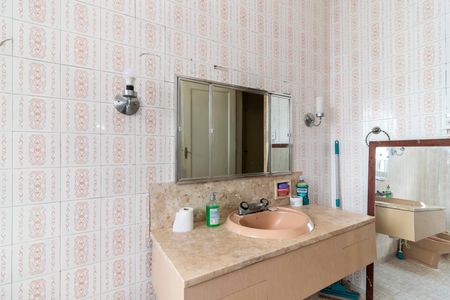 Casa à venda com 181m², 3 quartos e 2 vagasBanheiro