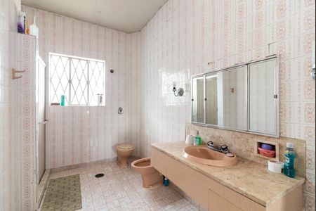 Casa à venda com 181m², 3 quartos e 2 vagasBanheiro