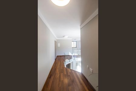 Casa de condomínio à venda com 460m², 4 quartos e 4 vagas Casa de condomínio à venda com 460m², 4 quartos e 4 vagasCorredor