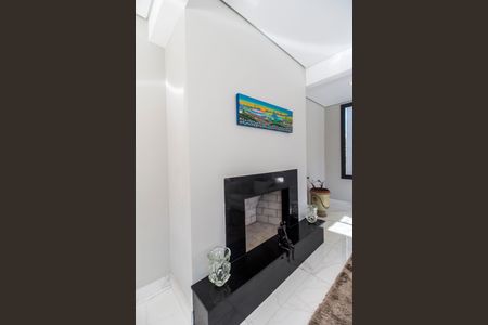 Casa de condomínio à venda com 460m², 4 quartos e 4 vagas Casa de condomínio à venda com 460m², 4 quartos e 4 vagasDetalhe Sala