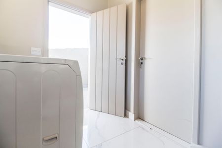 Casa de condomínio à venda com 460m², 4 quartos e 4 vagas Casa de condomínio à venda com 460m², 4 quartos e 4 vagasÁrea de Serviço