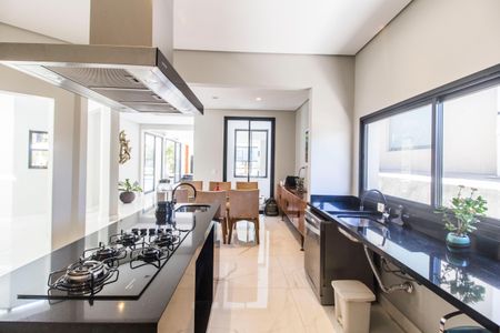 Casa de condomínio à venda com 460m², 4 quartos e 4 vagas Casa de condomínio à venda com 460m², 4 quartos e 4 vagasCozinha
