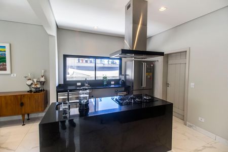 Casa de condomínio à venda com 460m², 4 quartos e 4 vagas Casa de condomínio à venda com 460m², 4 quartos e 4 vagasCozinha