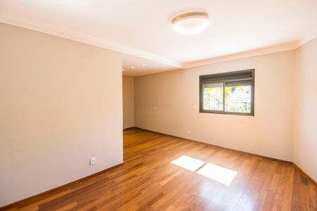 Casa de condomínio à venda com 460m², 4 quartos e 4 vagas Casa de condomínio à venda com 460m², 4 quartos e 4 vagasSuíte 4