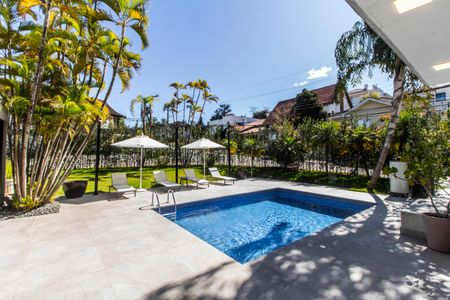 Casa de condomínio à venda com 460m², 4 quartos e 4 vagas Casa de condomínio à venda com 460m², 4 quartos e 4 vagasPiscina