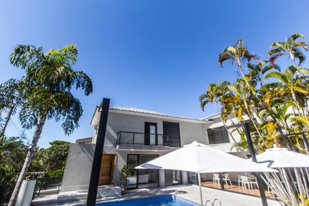 Casa de condomínio à venda com 460m², 4 quartos e 4 vagas Casa de condomínio à venda com 460m², 4 quartos e 4 vagasÁrea comum