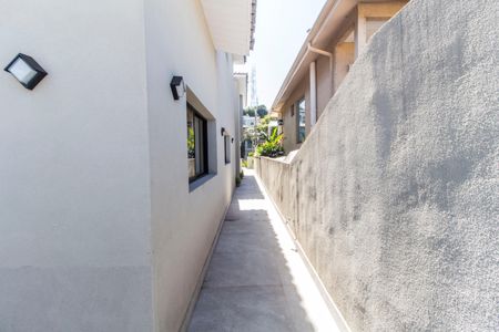 Casa de condomínio à venda com 460m², 4 quartos e 4 vagas Casa de condomínio à venda com 460m², 4 quartos e 4 vagasQuintal