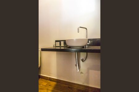 Casa de condomínio à venda com 460m², 4 quartos e 4 vagas Casa de condomínio à venda com 460m², 4 quartos e 4 vagasBanheiro