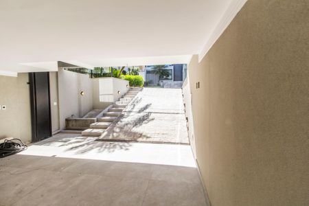 Casa de condomínio à venda com 460m², 4 quartos e 4 vagas Casa de condomínio à venda com 460m², 4 quartos e 4 vagasÁrea comum