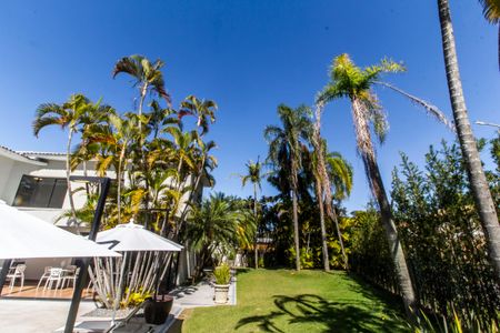 Casa de condomínio à venda com 460m², 4 quartos e 4 vagas Casa de condomínio à venda com 460m², 4 quartos e 4 vagasÁrea comum