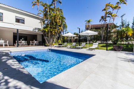 Casa de condomínio à venda com 460m², 4 quartos e 4 vagas Casa de condomínio à venda com 460m², 4 quartos e 4 vagasPiscina