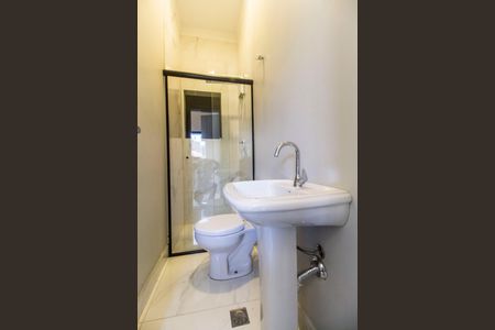 Casa de condomínio à venda com 460m², 4 quartos e 4 vagas Casa de condomínio à venda com 460m², 4 quartos e 4 vagasBanheiro de serviço