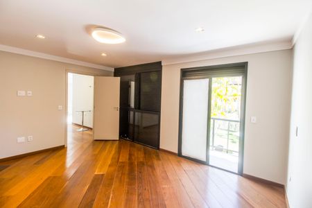 Casa de condomínio à venda com 460m², 4 quartos e 4 vagas Casa de condomínio à venda com 460m², 4 quartos e 4 vagasSuíte 1