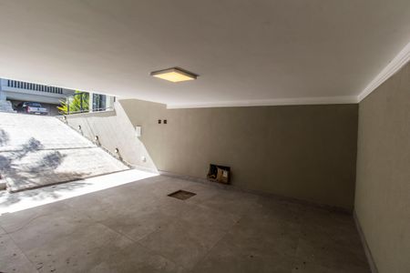 Casa de condomínio à venda com 460m², 4 quartos e 4 vagas Casa de condomínio à venda com 460m², 4 quartos e 4 vagasÁrea comum