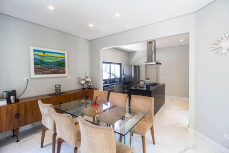 Casa de condomínio à venda com 460m², 4 quartos e 4 vagas Casa de condomínio à venda com 460m², 4 quartos e 4 vagas Sala