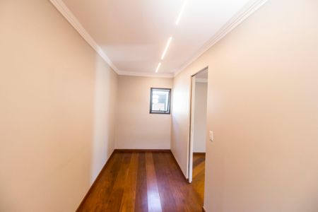 Casa de condomínio à venda com 460m², 4 quartos e 4 vagas Casa de condomínio à venda com 460m², 4 quartos e 4 vagasCloset da suíte 2