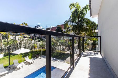 Casa de condomínio à venda com 460m², 4 quartos e 4 vagas Casa de condomínio à venda com 460m², 4 quartos e 4 vagasVista da Suíte