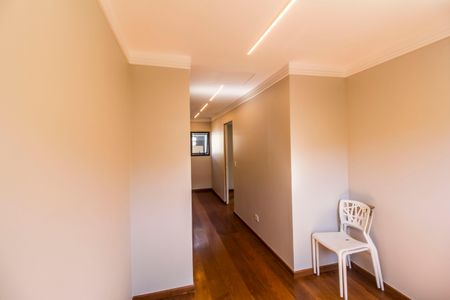 Casa de condomínio à venda com 460m², 4 quartos e 4 vagas Casa de condomínio à venda com 460m², 4 quartos e 4 vagasCloset da suíte 2