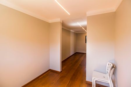 Casa de condomínio à venda com 460m², 4 quartos e 4 vagas Casa de condomínio à venda com 460m², 4 quartos e 4 vagasCloset da suíte 2