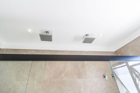 Casa de condomínio à venda com 460m², 4 quartos e 4 vagas Casa de condomínio à venda com 460m², 4 quartos e 4 vagasBanheiro da Suíte 2