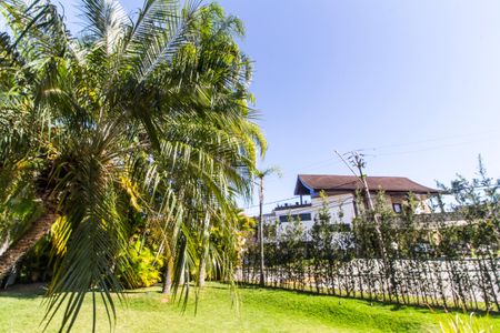 Casa de condomínio à venda com 460m², 4 quartos e 4 vagas Casa de condomínio à venda com 460m², 4 quartos e 4 vagasQuintal