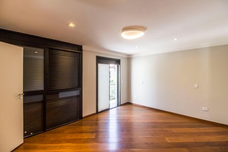 Casa de condomínio à venda com 460m², 4 quartos e 4 vagas Casa de condomínio à venda com 460m², 4 quartos e 4 vagasSuíte 1