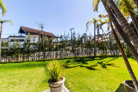 Casa de condomínio à venda com 460m², 4 quartos e 4 vagas Casa de condomínio à venda com 460m², 4 quartos e 4 vagasQuintal