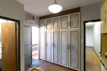 Casa à venda com 180m², 4 quartos e 1 vagaSuíte