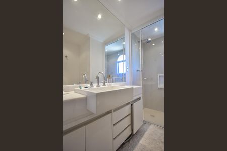 Apartamento à venda com 211m², 4 quartos e 4 vagasBanheiro Suíte 2