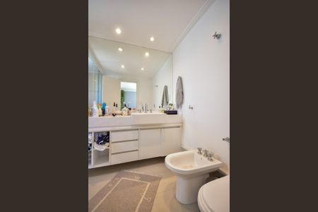 Apartamento à venda com 211m², 4 quartos e 4 vagasBanheiro da Suíte 3