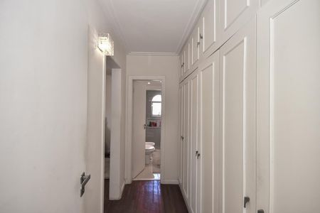 Apartamento à venda com 211m², 4 quartos e 4 vagasArmário da Suíte 1