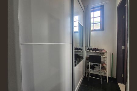 Casa de condomínio à venda com 150m², 4 quartos e 2 vagasCloset da suíte 2