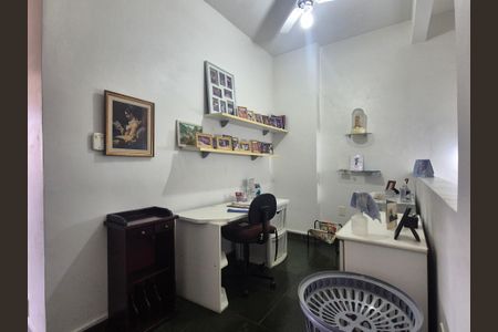 Casa de condomínio à venda com 150m², 4 quartos e 2 vagasHall