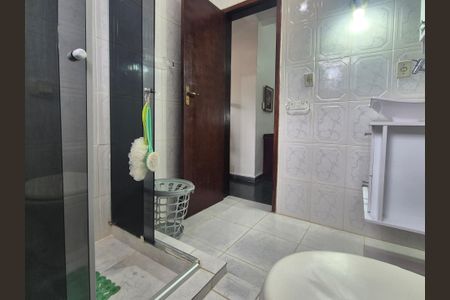 Casa de condomínio à venda com 150m², 4 quartos e 2 vagasBanheiro social