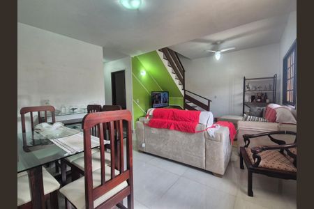 Casa de condomínio à venda com 150m², 4 quartos e 2 vagasSala