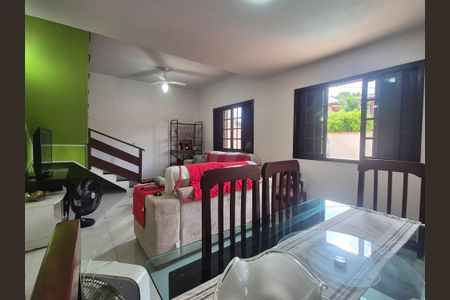 Casa de condomínio à venda com 150m², 4 quartos e 2 vagasSala