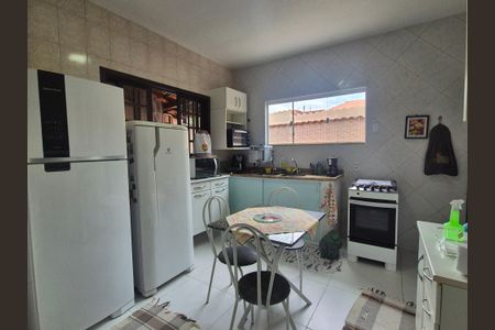 Casa de condomínio à venda com 150m², 4 quartos e 2 vagasCozinha
