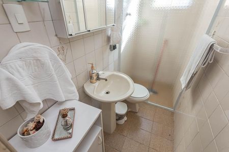 Casa à venda com 320m², 2 quartos e 2 vagasBanheiro