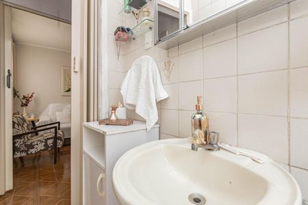 Casa à venda com 320m², 2 quartos e 2 vagasBanheiro