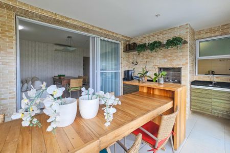 Apartamento para alugar com 162m², 3 quartos e 2 vagasVaranda