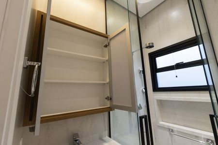 Casa à venda com 300m², 2 quartos e 3 vagas Casa à venda com 300m², 2 quartos e 3 vagasBanheiro/Suite 2