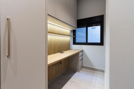 Casa à venda com 300m², 2 quartos e 3 vagas Casa à venda com 300m², 2 quartos e 3 vagasCloset /Suite 1