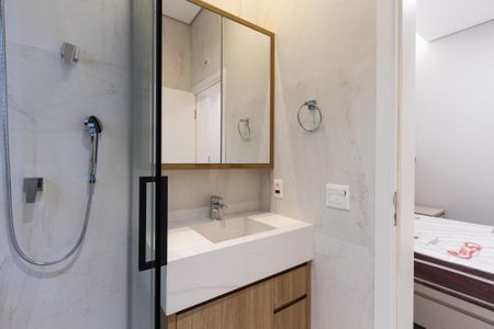 Casa à venda com 300m², 2 quartos e 3 vagas Casa à venda com 300m², 2 quartos e 3 vagasBanheiro//Suite 1