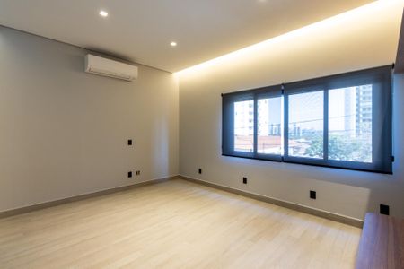 Casa à venda com 300m², 2 quartos e 3 vagas Casa à venda com 300m², 2 quartos e 3 vagasSala