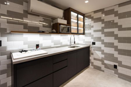 Casa à venda com 300m², 2 quartos e 3 vagas Casa à venda com 300m², 2 quartos e 3 vagasÁrea comum//Lavabo garagem