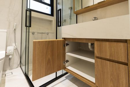 Casa à venda com 300m², 2 quartos e 3 vagas Casa à venda com 300m², 2 quartos e 3 vagasBanheiro//Suite 1