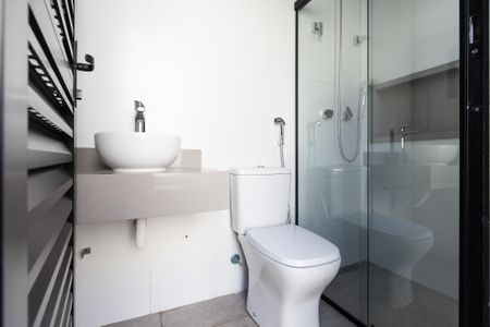 Casa à venda com 300m², 2 quartos e 3 vagas Casa à venda com 300m², 2 quartos e 3 vagasÁrea comum/Banheiro da Piscina