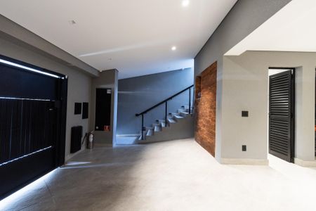 Casa à venda com 300m², 2 quartos e 3 vagas Casa à venda com 300m², 2 quartos e 3 vagasGaragem