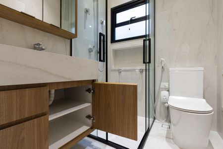 Casa à venda com 300m², 2 quartos e 3 vagas Casa à venda com 300m², 2 quartos e 3 vagasBanheiro/Suite 2